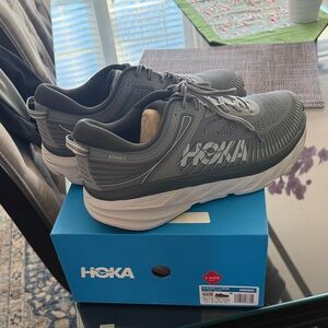 Hoka Men's Bondi 7 Athletic Shoes in Gray Z-wide